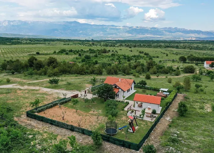 Villa Ena With Pool & Jacuzzi