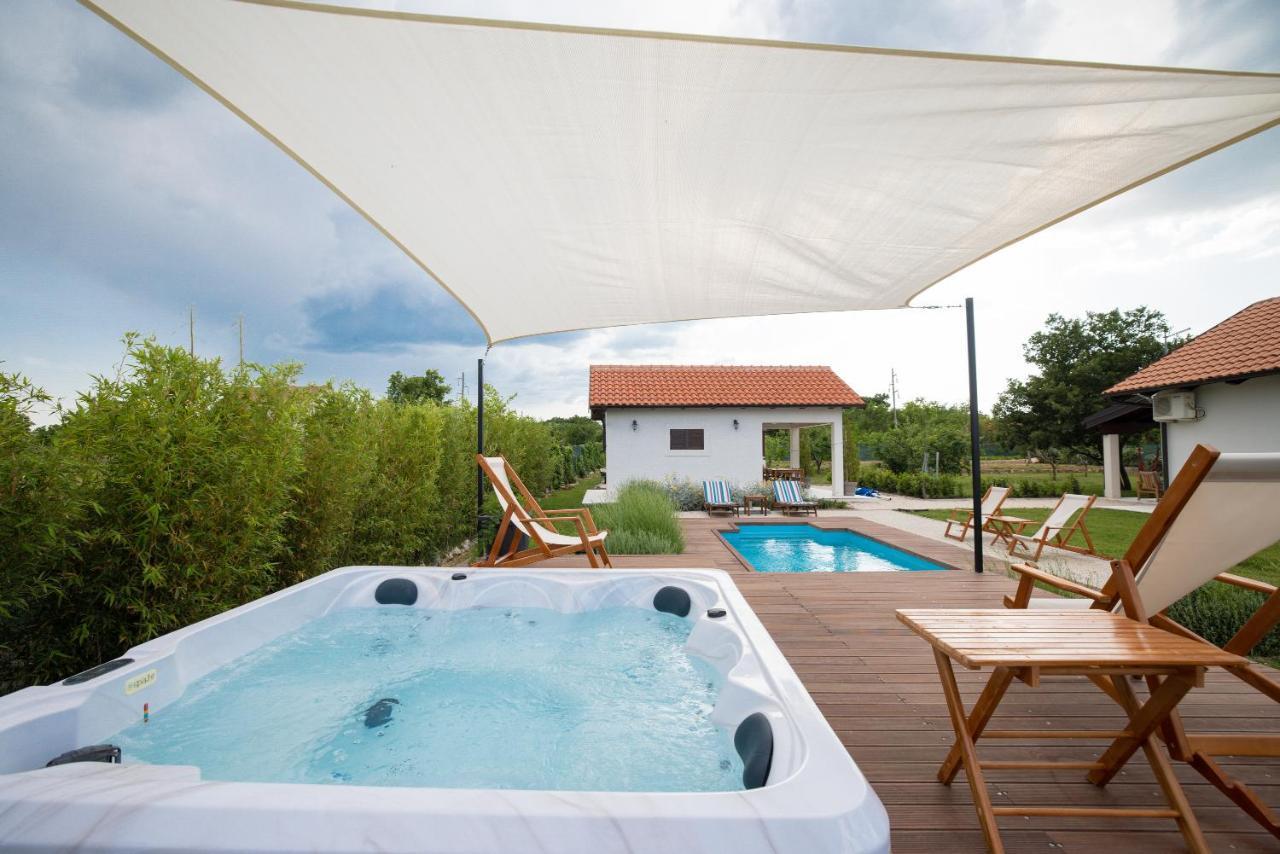 Holiday home Ena With Pool & Jacuzzi *