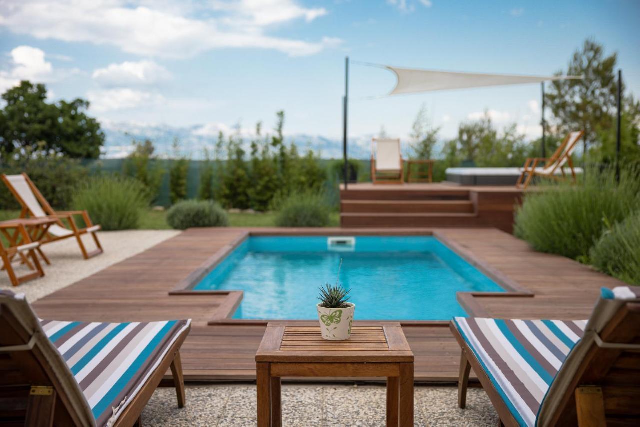 Holiday home Ena With Pool & Jacuzzi
