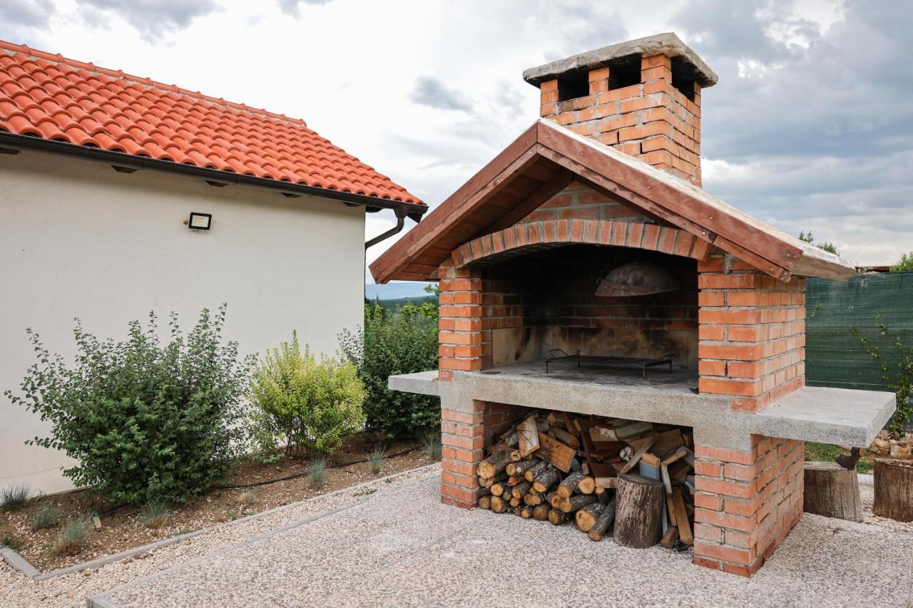 Holiday home Ena With Pool & Jacuzzi Donji Kasic